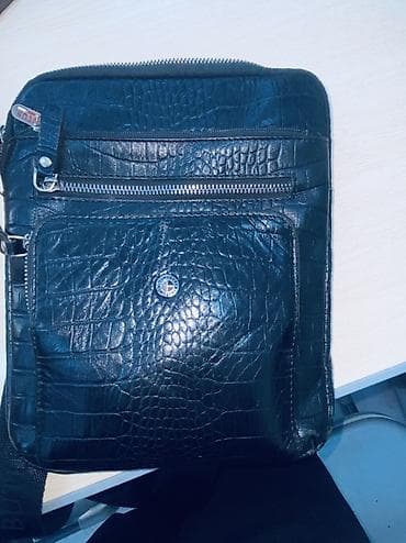 Сумка через плечо из чёрной кожи с тиснением под крокодила. - Формат