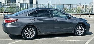 hongqi ehs9: Toyota Camry: 2015 г., 2.5 л, Вариатор, Гибрид, Седан — 2