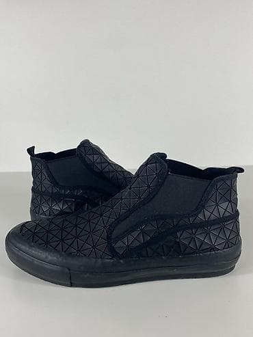 Эти мужские кроссовки — модель Zara Man Rubber Texture Square/Diamond