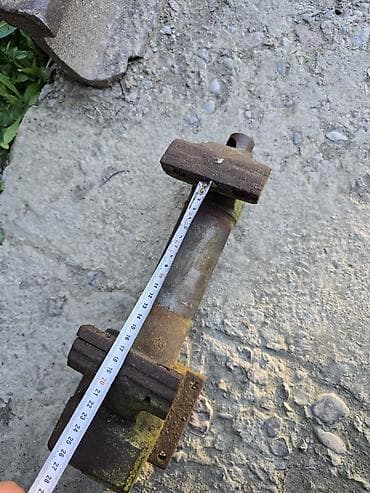 Тиски средний цена 5000 . - Боковая монтажная плита с 2 отверстиями — 3