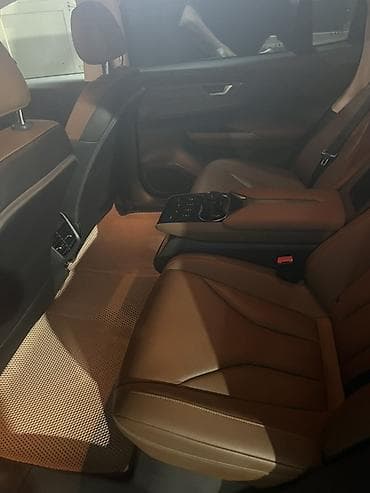 bmw 5 series: Электромобиль Hongqi E-QM5 (седан) - Кузов: 4-дверный седан, черный — 6