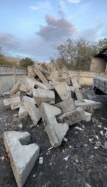мешки б у: На продаже бетонные заборы с ножками . 83 штук . Все целые ! Город — 2