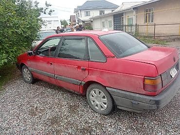 Унаа сатуу: Volkswagen Passat: 1989 г., 1.8 л, Кол менен иштөөчү, Бензин, Седан — 1