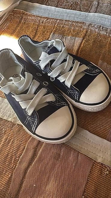 джинсы зауженные: Кеды классические низкие (лоу-топ) - Цвет: темно-синий с белыми — 1