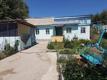 Дом с двором и садом - Одноэтажный дом с пристройками и крытой