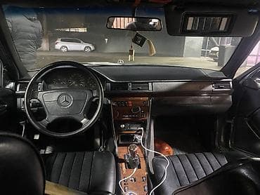 Mercedes-Benz W124: 1995 г., 2.2 л, Механика, Бензин, Седан — 7