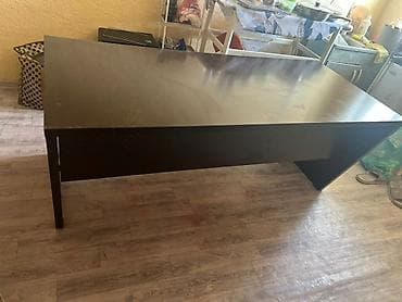 стол с тумбочкой: Офисный стол, Б/у, Нерегулируемый, цвет - Коричневый, Прямоугольный, ЛДСП, Самовывоз — 1