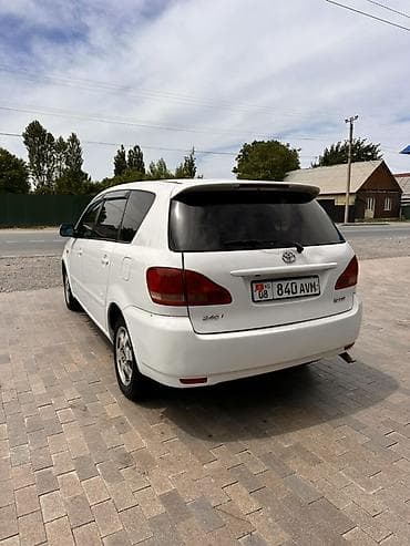 Toyota Ipsum: 2002 г., Минивэн