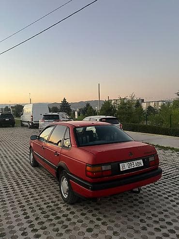 балыкчы пляж: Volkswagen Passat: 1989 г., 1.8 л, Механика, Газ, Седан — 1