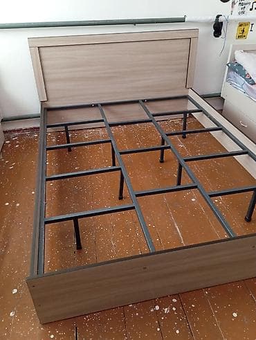 двухспальный кровати бу: Двуспальная кровать, Б/у, Каркас без матраса, длина - 200 см — 1