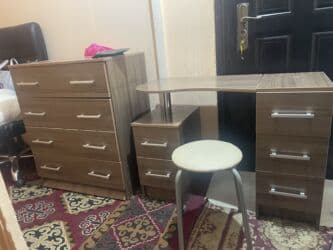 тумбы пластиковые: Комод для одежды, Б/у, Без зеркала, ЛДСП, цвет - Коричневый — 1