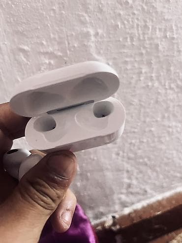 usb c to usb a: Беспроводные наушники-вкладыши с зарядным кейсом - Форм-фактор — 4