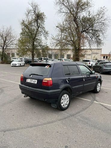 дом на колосах: Volkswagen Golf: 1992 г., 1.8 л, Механика, Бензиновая, Хэтчбэк — 3