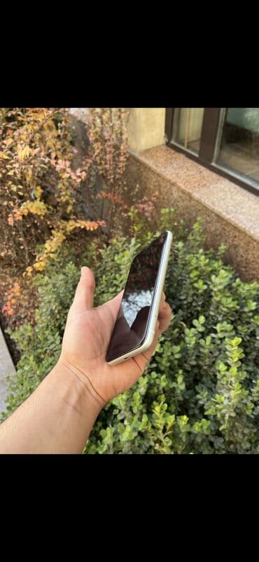 ноутбук appl: IPhone 11, Б/у, 128 ГБ, Белый, Чехол, 85 % — 3