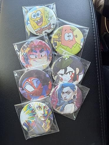 наклейки для банковской карты: Набор круглых значков с аниме и мультперсонажами. Описание: - — 6