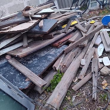 Опилки: Отдам древесный стройматериал на разбор: смесь досок, брусков и реек — 1