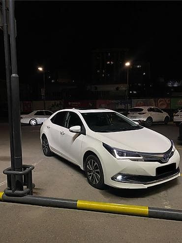 Toyota Corolla: 2019 г., 1.8 л, Вариатор, Гибрид, Седан