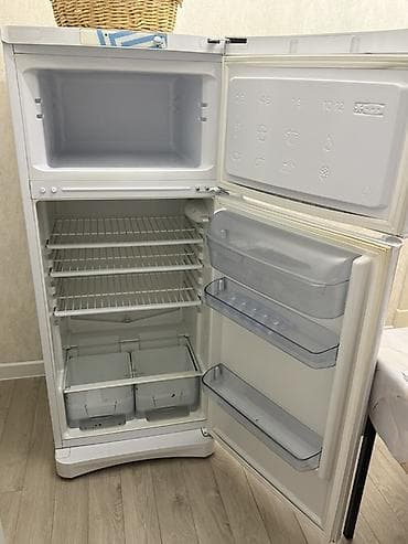 Холодильник Indesit, Б/у, Двухкамерный