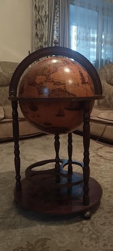 Комплекты столов и стульев: Барный стол, стойка, Б/у, Дерево — 6