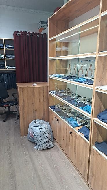 men мужская одежда: Срочно продается оборудование для одежды и кепок и сумок и обуви. цена — 2