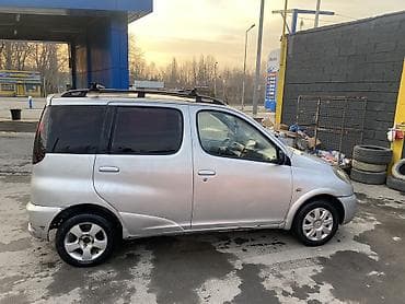 Toyota Yaris Verso: 2003 г., 1.3 л, Механика, Бензин, Минивэн