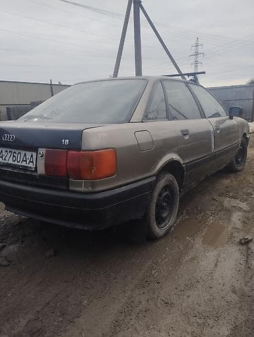 corolla runx: Audi 80: 1989 г., Седан — 5