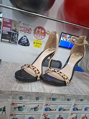 Женские босоножки Vince Camuto на высоком каблуке. - Модель: открытые