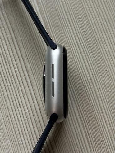 se 4: Продаю Apple Watch SE 2 89% Есть защитное стекло(+запасная) Не — 4