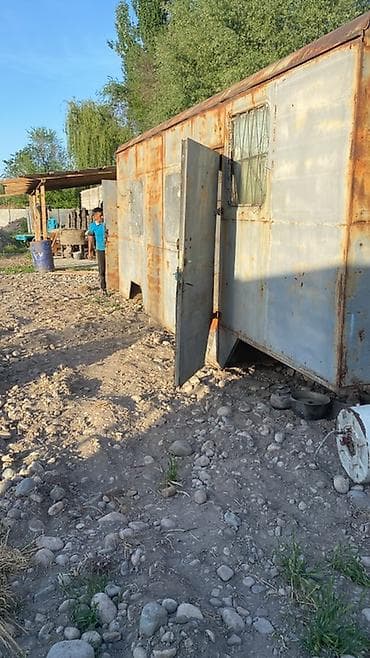Продаю гараж: Металлический вагончик/бытовка. - Материал: сварной металл, каркас из — 1