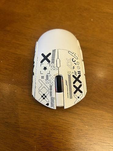 мышка hyper x: Игровая беспроводная мышь в белом цвете с графическим принтом (черные — 1