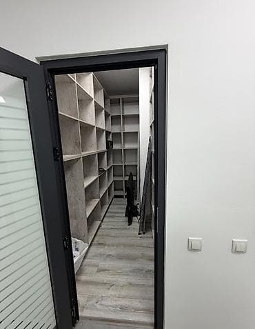 некая: Аренда офисов, 300 м², В жилом комплексе, С отдельной кухней, С оборудованием, С отдельным входом — 5
