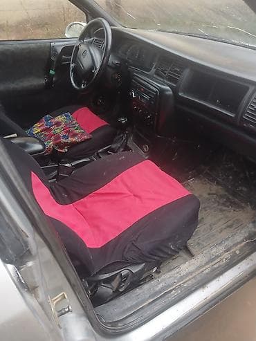 Opel: Opel Vectra: 1998 г., 1.8 л, Механика, Бензин, Лифтбек — 6