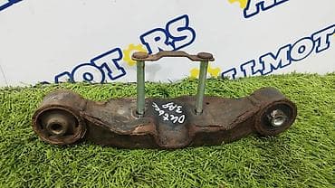 Subaru Outback 2010 год, крепление заднего редуктора Ул