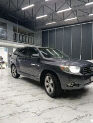 бак топливной: Toyota — салон внедорожника с кожаным интерьером - Черный кожаный — 6