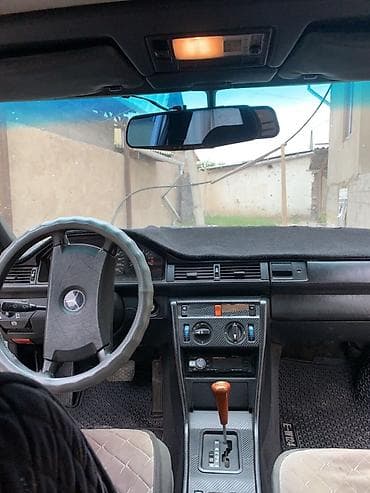 мерседес 124 с: Mercedes-Benz W124: 1989 г., Седан — 10