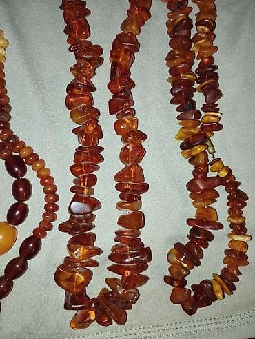 платя женская: Коллекция украшений из янтаря и бусин Состав набора: - 3 браслета из — 4