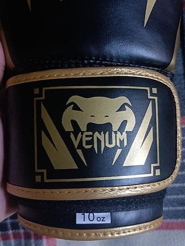 Перчатки: Боксерские перчатки Venum, черно‑золотые, 10 oz. - Размер/вес: 10 — 3