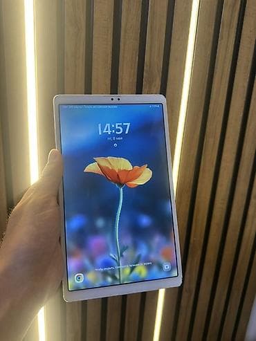 Планшеты: Планшет, Samsung, 10" - 11", Wi-Fi, Б/у, Классический цвет - Серебристый — 1