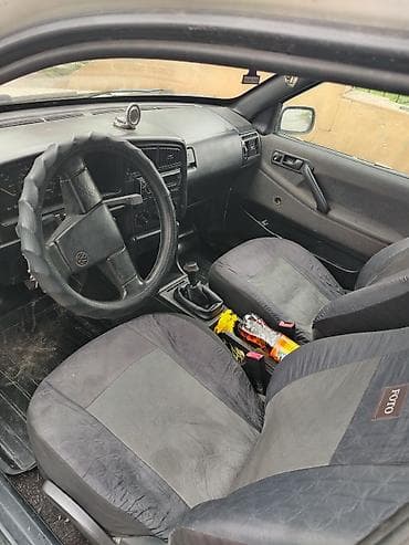 форь: Volkswagen Passat: 1990 г., Бензин, Седан — 8