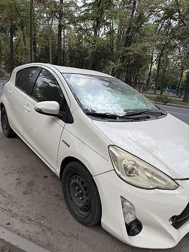 ключ приус: Toyota Prius C: 2016 г., 1.5 л, Вариатор, Гибрид, Хэтчбэк — 6