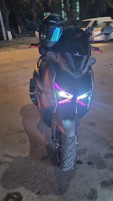 скут: Макси-скутер 150 куб. см, Бензин, Б/у — 2