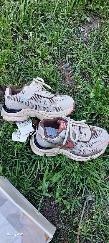 найк кросовки: Кроссовки детские/подростковые, размер 32. - Цвет: бежевый с — 1