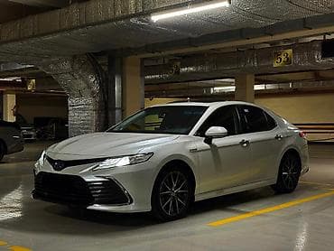 Toyota Camry: 2022 г., 2.5 л, Вариатор, Гибрид, Седан — 1