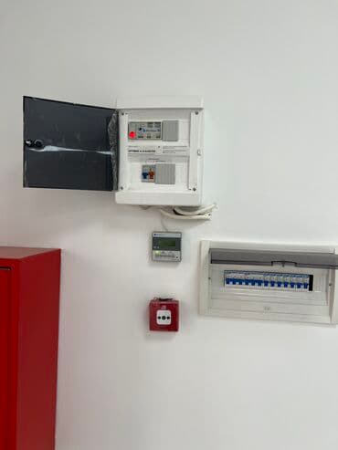 продаю офис 107 м² с ремонтом с мебелью административное здание 1 этаж: Продаю Магазин В жилом доме, 112 м², Свежий ремонт, Отдельный вход, 1 этаж — 3