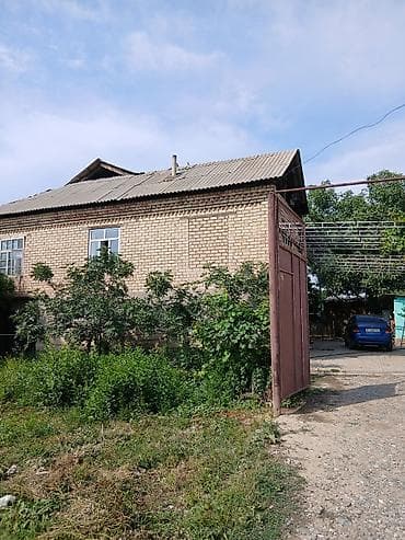 Продаётся жилой дом с большим двором и садом. Основные — 1