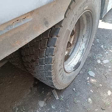 двускат: Тягач, Volvo, 2001 г., Тентованный — 7