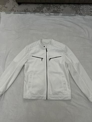 платье женский: От 1000 сом Лот одежды (4 вещи) 1) Белая куртка в стиле байкер: - — 1