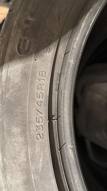 Комплект летних шин 235/45 R18 - Размер: 235/45 R18 - Тип: летние