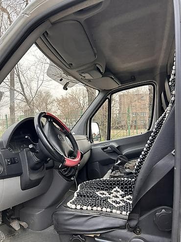 грузопосажирский спринтер: Легкий грузовик, Mercedes-Benz — 4