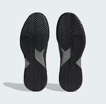 adizero: ADIDAS. УВЕЛИЧИВАЮЩИЕ СКОРОСТЬ КРОССОВКИ С ТВЕРДЫМ ПОКРЫТИЕМ. Скорость — 4